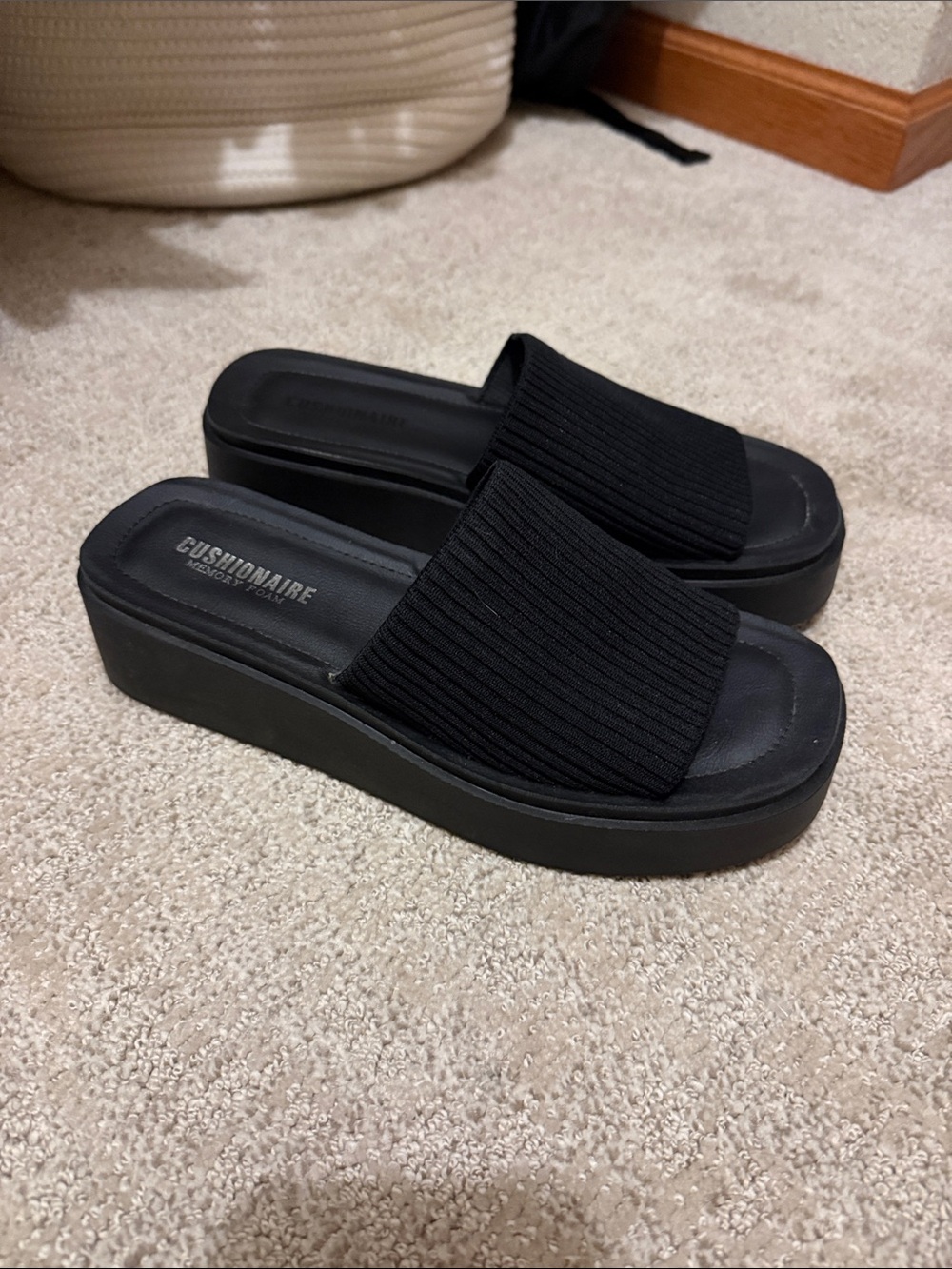 Cushionaire Black Ribbed Platform Slide Sandals